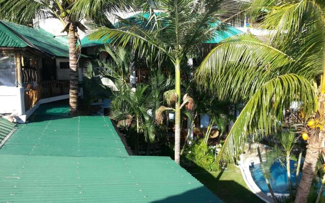 Dolphinbay Beachfront & Dive Resort