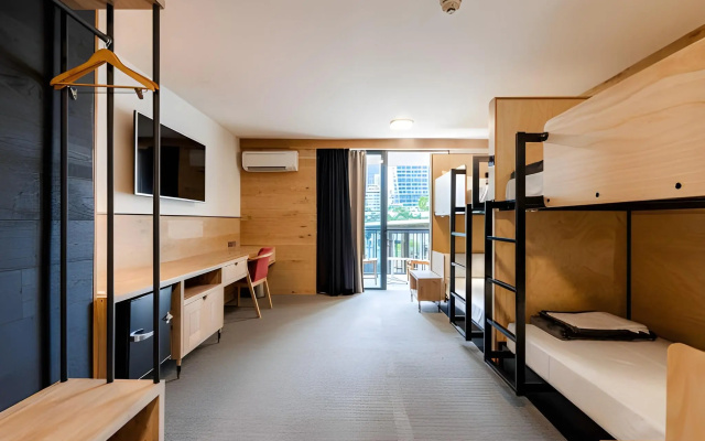 BUNK Surfers Paradise - International Backpacker Hostel – Guest Rooms – Gold Coast