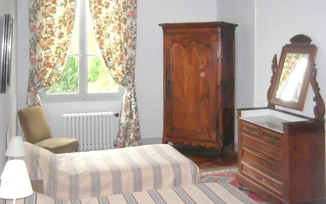Mansion With 6 Bedrooms in Neuillé, With Private Pool, Furnished Garde
