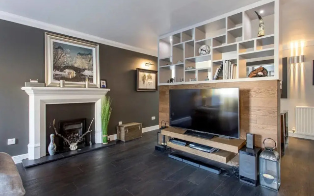 Luxury West End Apt. W/ Private Patio & Parking!