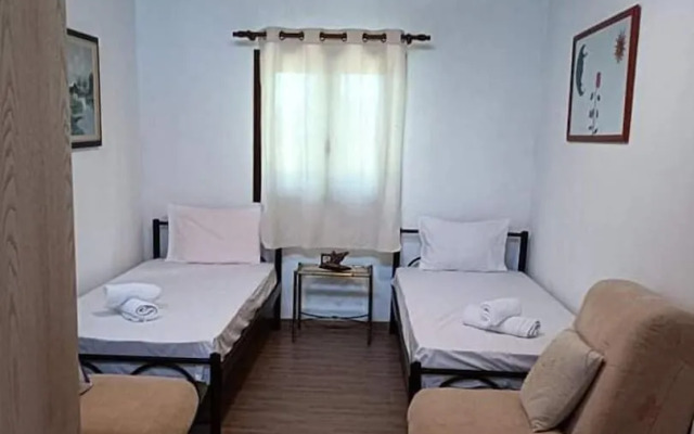 Family Villa in Sani - Sleeps 6 - Parking - Wifi