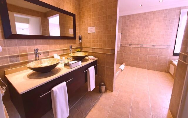Xelena Hotel & Suites