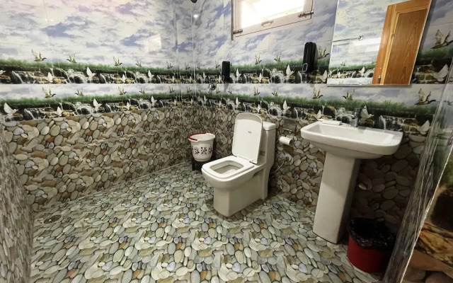 Singh Saab Rooms & Cafe