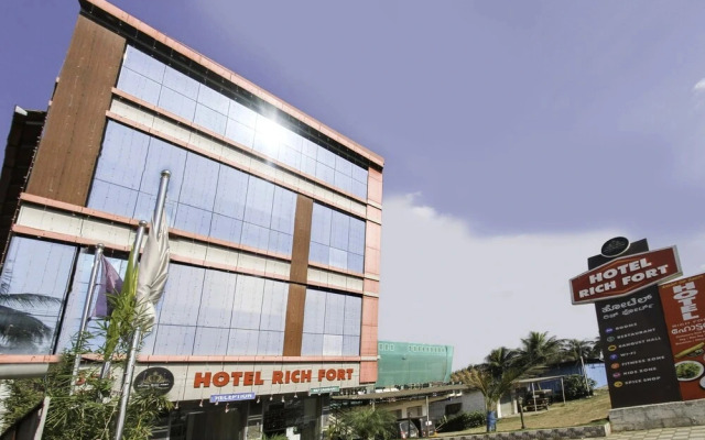 Rich Fort By OYO Rooms