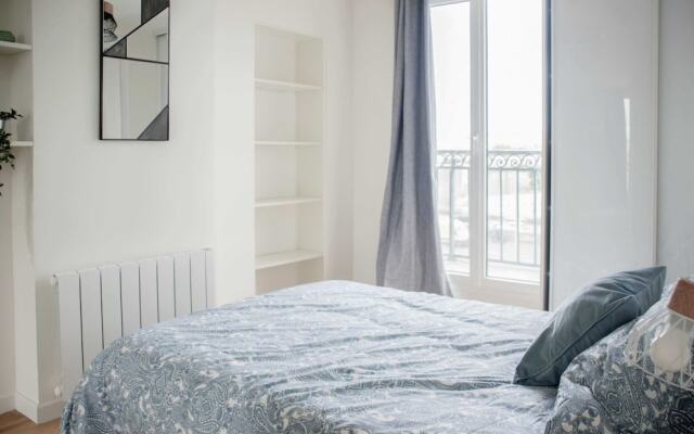 Renovated Apartment on the Outskirts of Paris