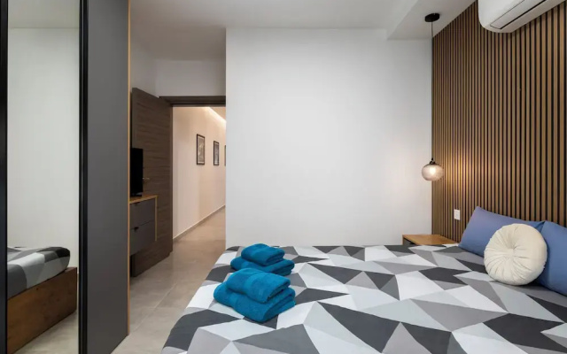 Modern Stylish 2BR APT With 2 Balconies
