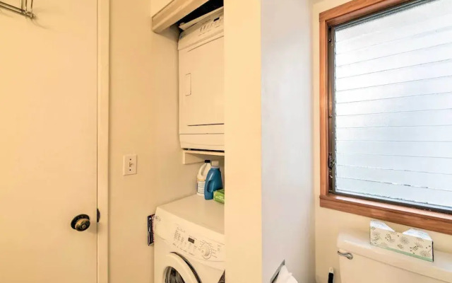 Oceanfront Kailua-kona Townhome w/ Pool & Views!