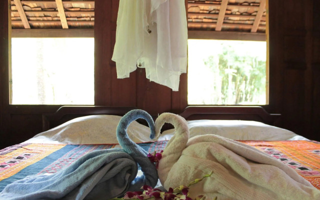 Thai Teak House Garden Homestay