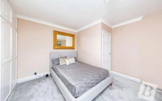 Stunning 4-bed House in Gidea Park