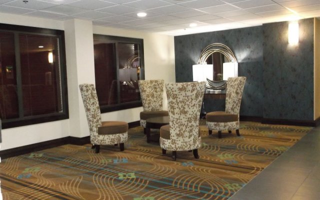 Holiday Inn Express & Suites Bentonville
