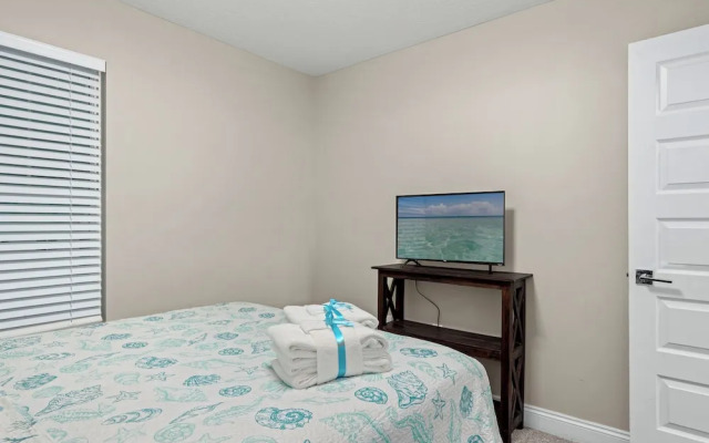 Spacious 4-bed, 3-bath Beach House Sleeps 12 for the Perfect Getaway