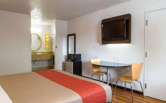 Motel 6 Columbus, OH - OSU