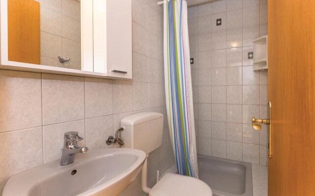 Stunning Apartment in Makarska With 3 Bedrooms and Internet