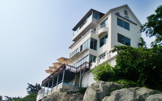 Yeosu Carp Island