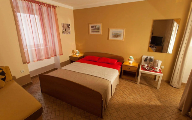 Guest House Floreus Cres