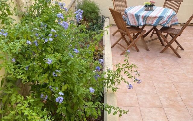 Ground Floor Maisonette In Birzebbugia