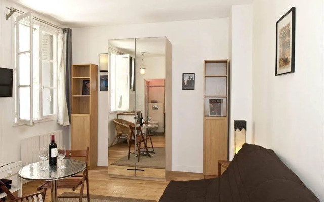 BP Apartments - Authentic Moulin Rouge
