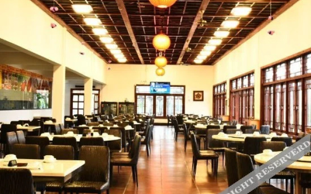 Yucheng No.9 Leisure Farmhouse