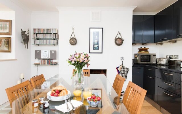 Charming 2BR garden flat in Clapham
