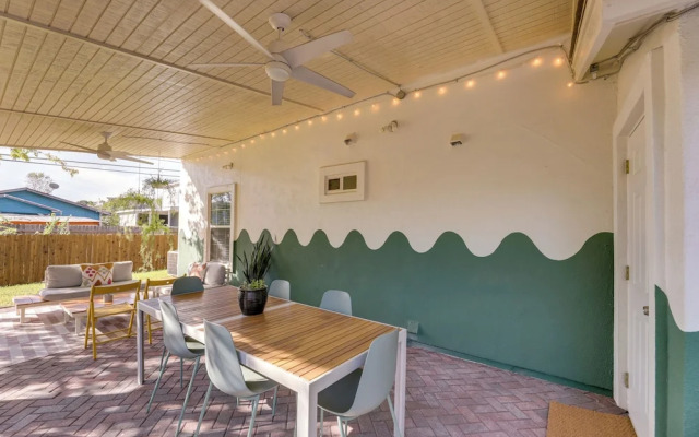 5 Mi to Dtwn Austin: Vibrant Home w/ Patio
