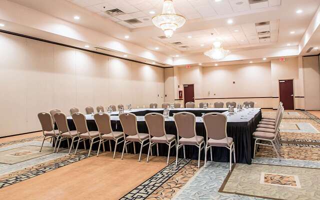 Clarion Inn Elmhurst - Oak Brook near I-88, I-290, I-294