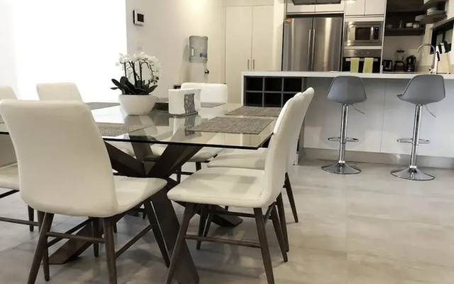 3-br Condo, Partial Ocean View, 2blocks From Ocean