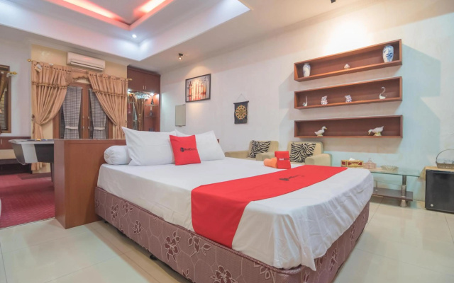 RedDoorz near Margahayu Raya – Guest Rooms – Bandung