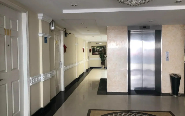 Royal Hotel