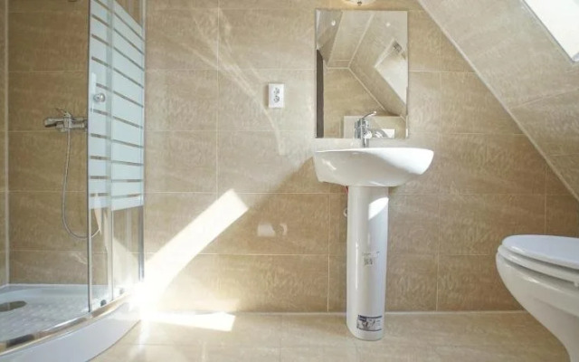 Cn2I Luxury Accommodation/ Monique