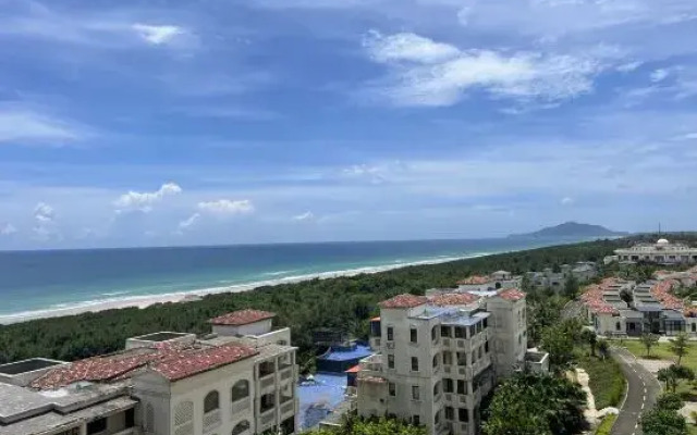 Moon Bay Hotel