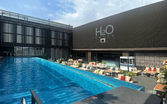 H2O Hotel