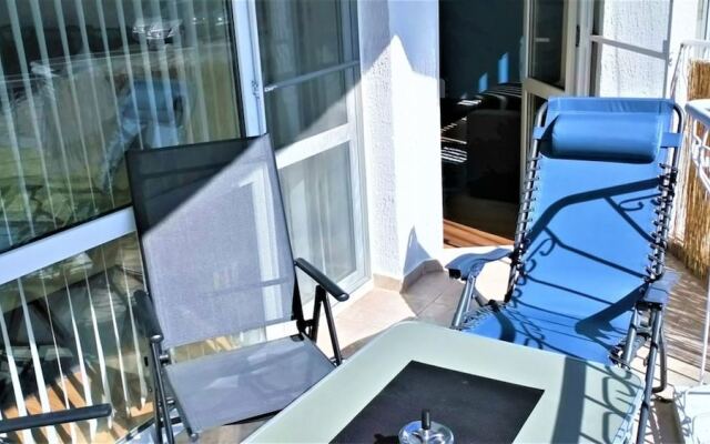 Stunning Beach Apart-sleeps 5! Pool & Sea Views!