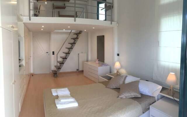 Stunning 4-bed Villa in Lagonisi Kalivia Thorikou