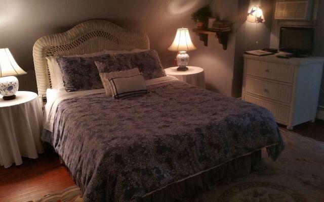 Pineapple Hill Inn Bed & Breakfast