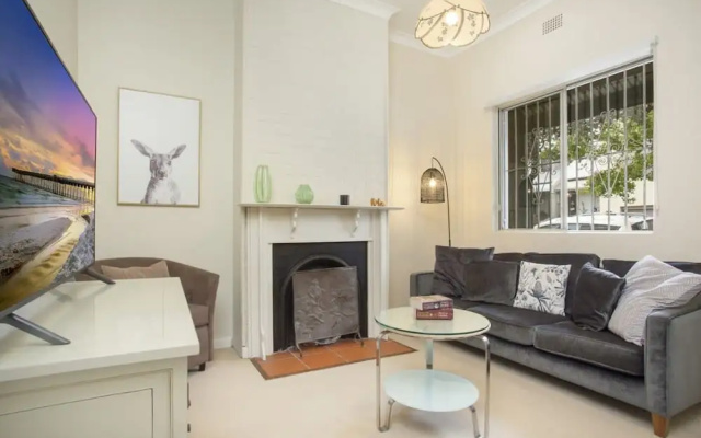Comfortable Terrace in Central Location – Guest Rooms – Sydney