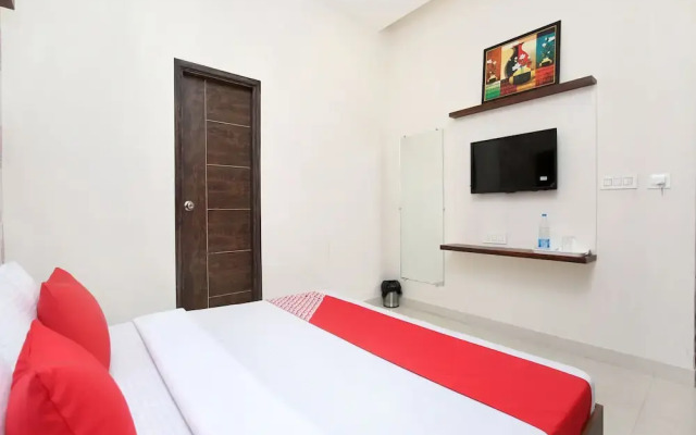 Oyo 18319 Hotel Boss