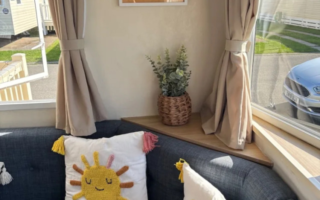 Robin Hood 3-bed Caravan, Sleeps 8, Pet Friendly