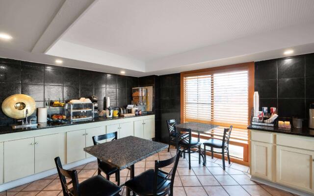 Econo Lodge College Park