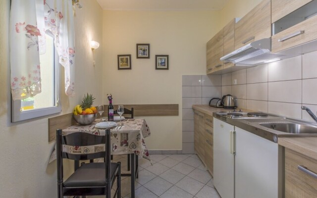 Apartment Mira