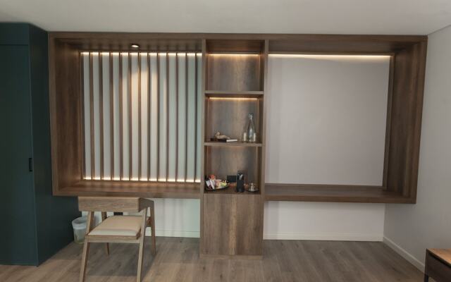 1616 Hotel