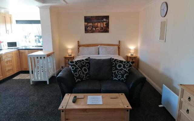 Sherwood Studio Annexe 1 Bedroom Entire Property