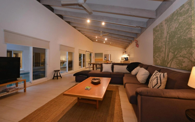 Pavilions in the Palms Heated Pool Short Path To Beach Five Bedrooms Sleeps 14 – Guest Rooms – Port Douglas
