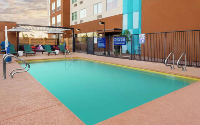 Tru by Hilton Gilbert