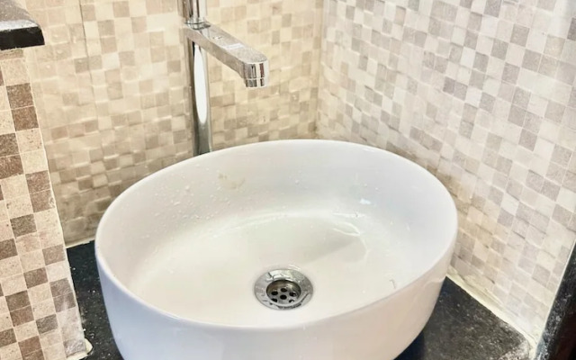 StayBird - Azure Suites Business Hotel