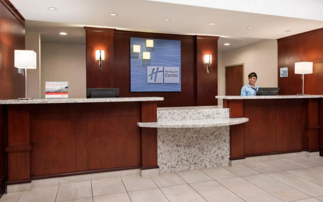 Holiday Inn Express & Suites Sherwood Park-Edmonton Area by IHG - фото 2