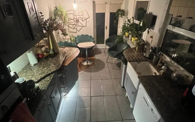 My Sky London House Near Attractions