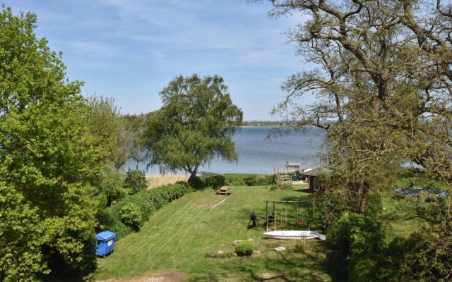 Spacious Apartment in Stove with Waterfront