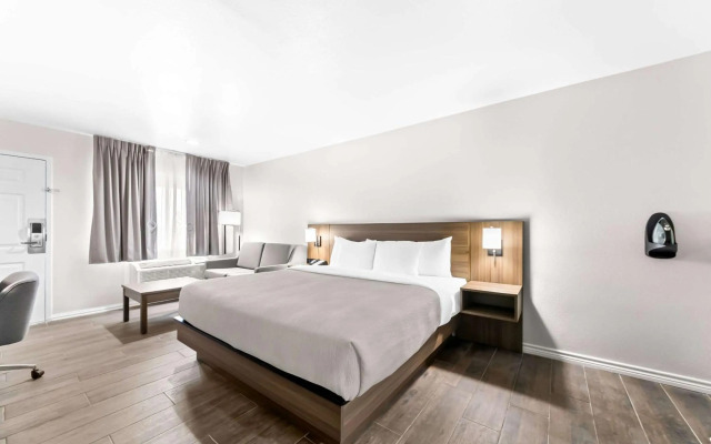 Quality Inn & Suites Port Lavaca near Lighthouse Beach