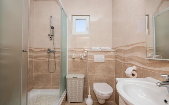 Amazing Apartment in Makarska With 1 Bedrooms and Wifi