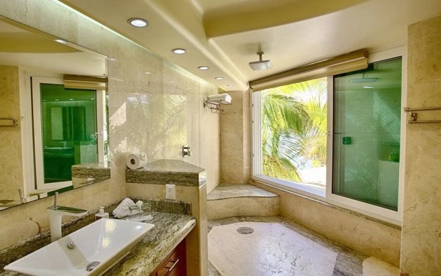 Luxury Suite With Garden and Ocean View